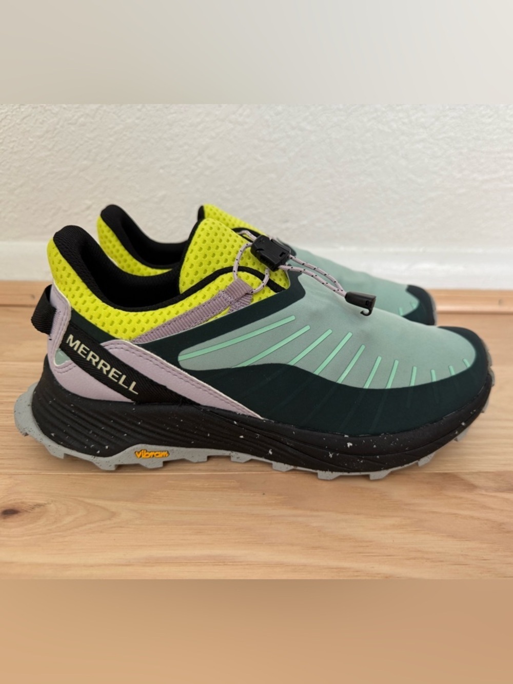 NWB Merrell Women's Embark Lace Shield sneakers in Jade colorway. Women’s Sz 7